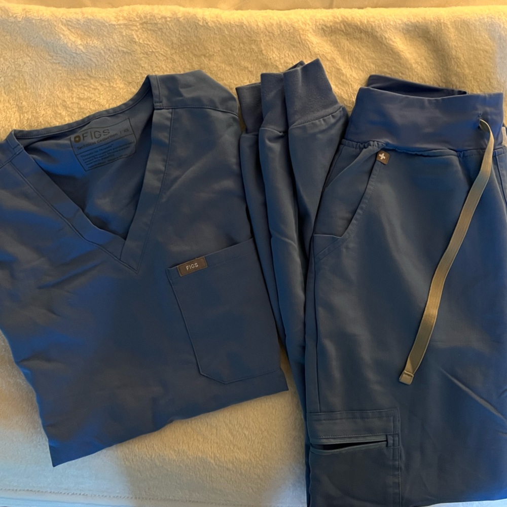 Figs Ceil Blue Scrub Set